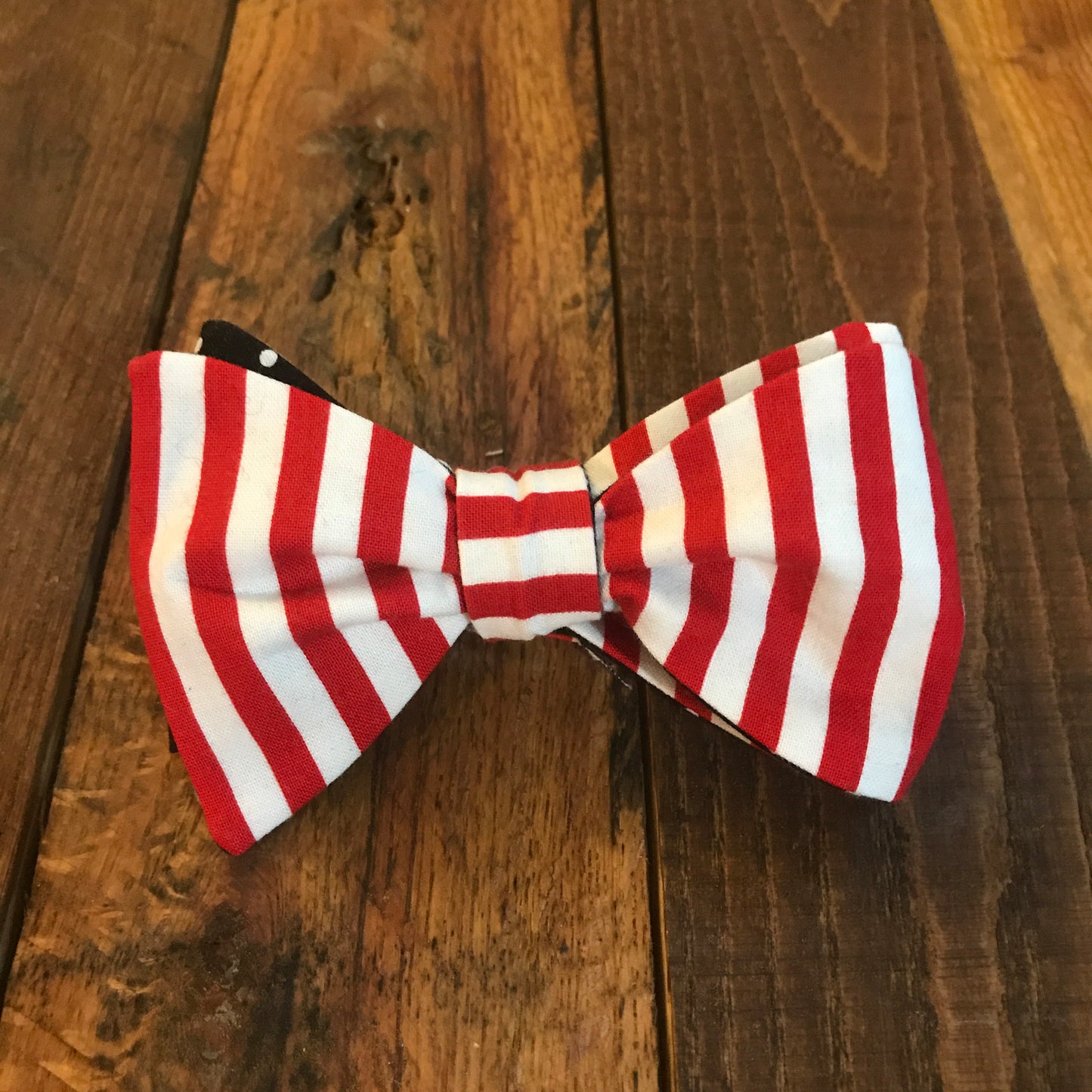 bow tie, bowtie, handmade bowtie, louisville kentucky bow tie, louisville bowtie, u of l, u of l bowtie, u of l bow tie